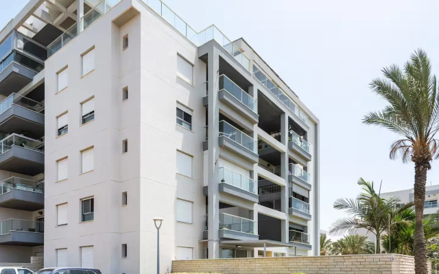 GW002 Gugel Waves Amazing Seaview & Garden Family Apartments Flat