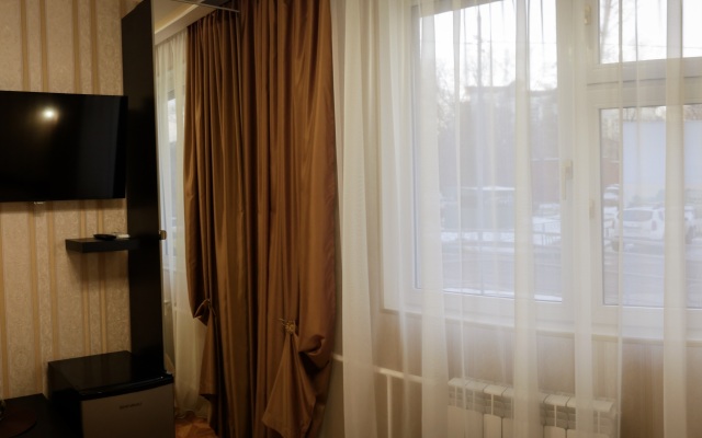 Den i Noch na Profsoyuznoy hotel