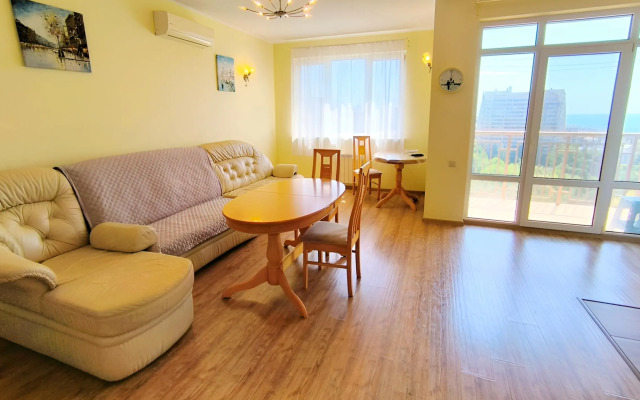 Trekhkomnatnaya na Beregu Morya Flat