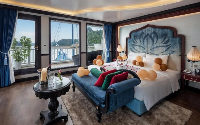 Verdure Lotus Luxury Cruise Hotel