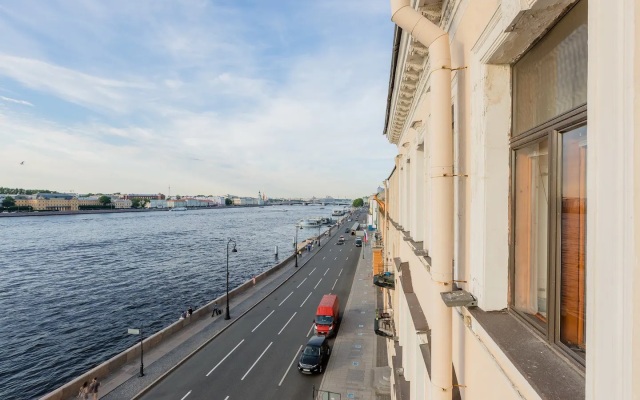 a.m. Rooms Neva (Angliyskaya Naberezhnaya) Apartments