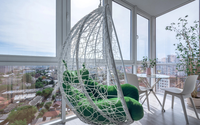 Апартаменты с панорамным видом на город, с большим телевизором (65 дюймов) и Алисой. Встречайте рассветы!