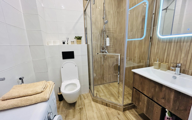 Prostornaya Mezhdu 2-Kh Parkov Flat