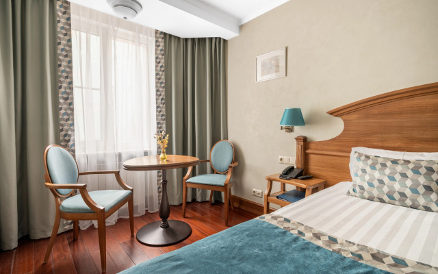 3 Mostа Hotel