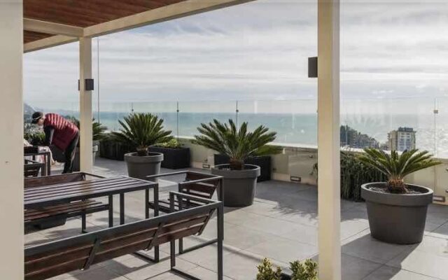 Апартаменты у Дендрария в ЖК Метрополь на самом высоком этаже, где есть бассейн