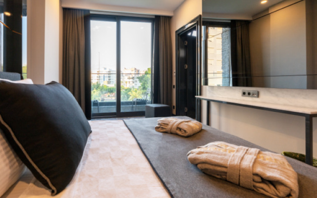 Lucky Monkey Hotel