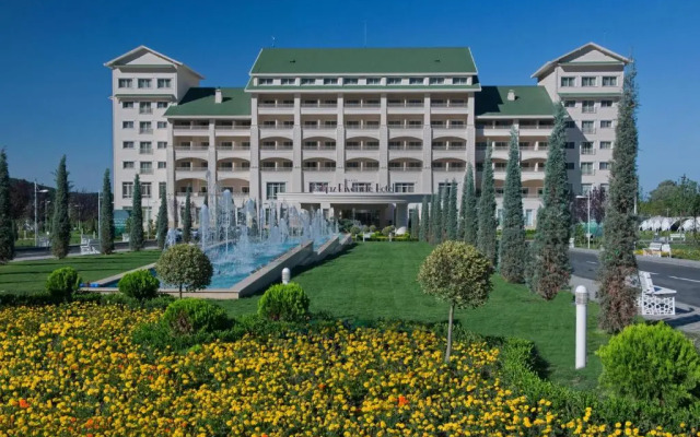 Qafqaz Riverside Hotel