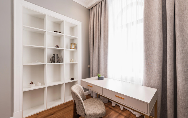 Апартаменты с видом на Невский проспект