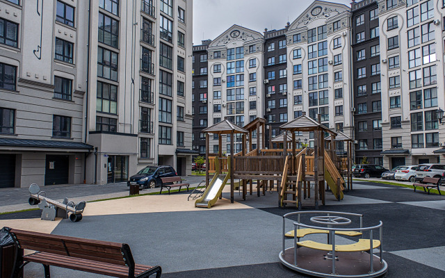 Prussia V Starinnom Stile Vozle Ozera Flat