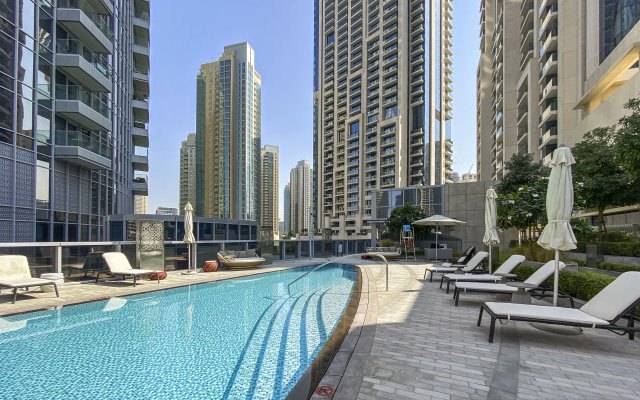 WelHome Luxury Apartment Facing Burj Khalifa with Terrace Apartments