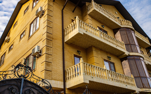 Zolotaya Podkova Guest House