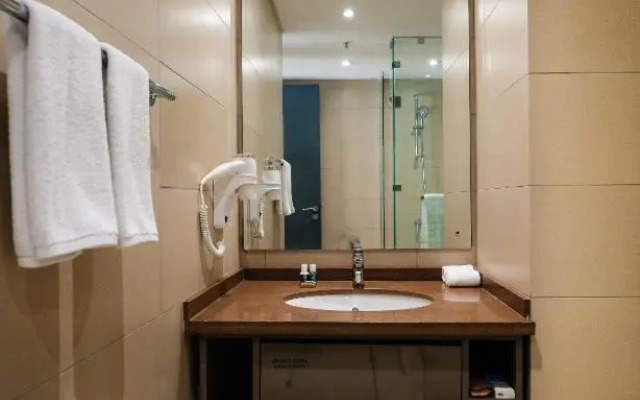 Отель Trademark Suites at Enaki Town