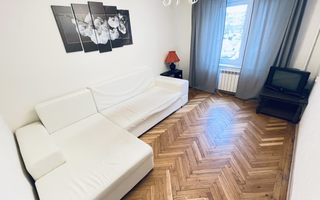 Tryohkomnatnye na Proletarskom Prospekte 17 Apartments