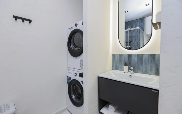 S Dizaynerskim Remontom V Tsentre Goroda Flat