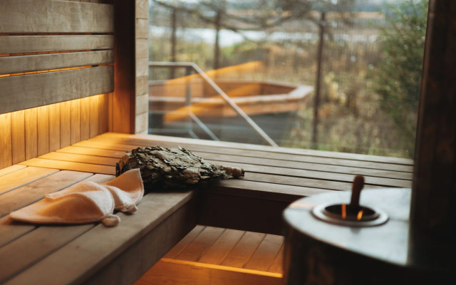 Частный дом с баней и чаном у воды и леса