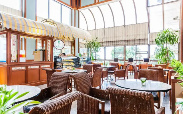 Отель Cholchan Pattaya Beach Resort