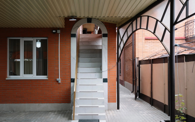 5-ti mestnye na Tverskom ryadom s trassoj M4 Don s krytoj parkovkoj Apartment