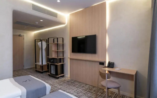 Отель Renion City