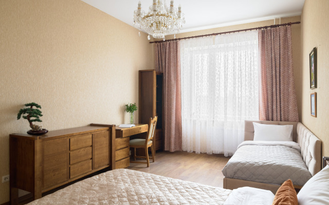 Yevrodvukhkomnatnaya Na 5 Gostey Modernaflats Sofiyskaya Flat