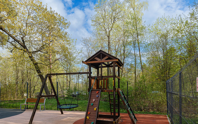 Квартира Ютно Колосья с качелью на балконе и видом на сосны в Зеленогорске