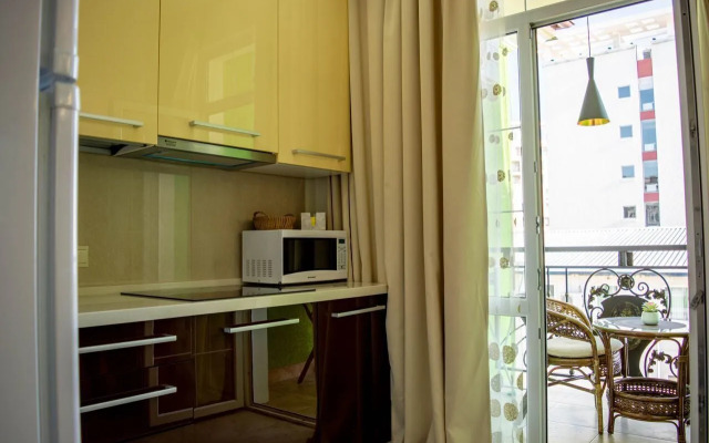 Na Tavricheskoy 7k3 Apartments