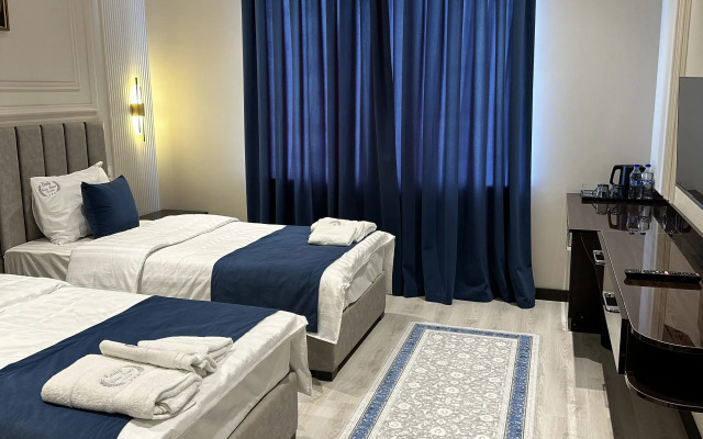Hotel Emily Grand Palace