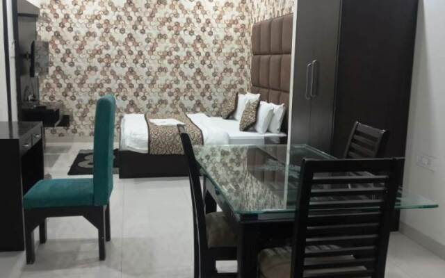 Hotel Mandakini Lush