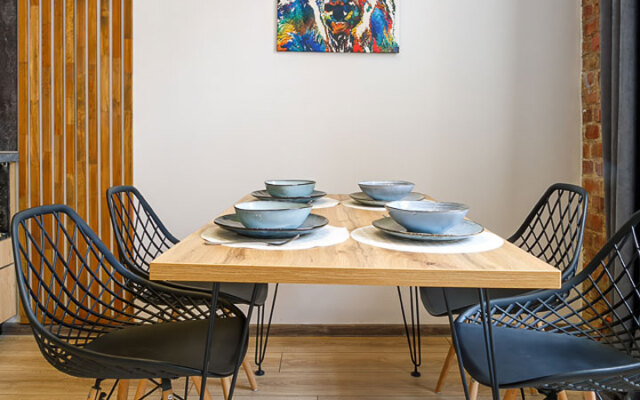 Апартаменты на Большом 13 Балкон