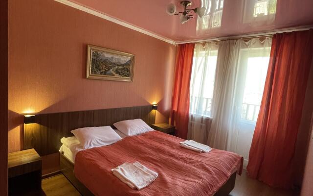 Гостевой дом Ёлка и Камин