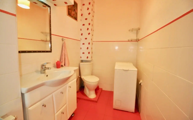 Na Polikurovskoy Ulitse 1 Apartments