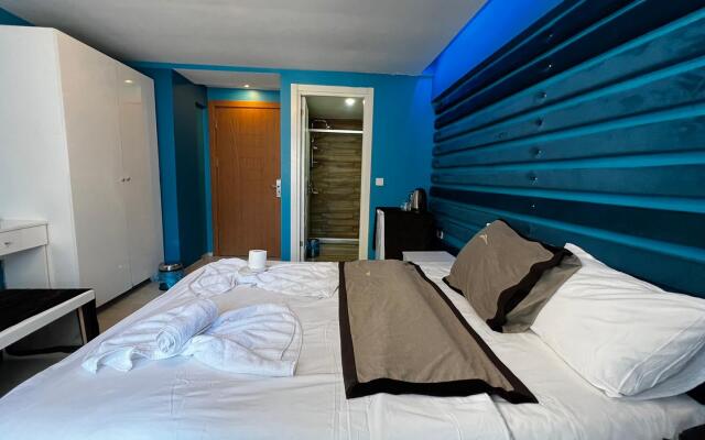 Отель Moon Blue