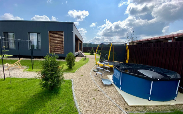 Частный дом дизайнерский великолепной уличной территорией