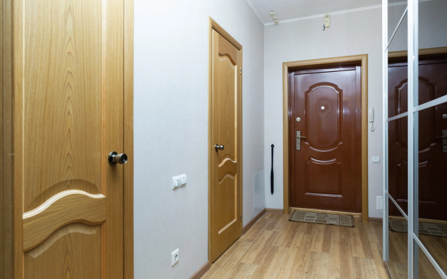 Semejnaya Dvuhkomnatnaya u Zooparka s Gamakom na Lodzhii Flat