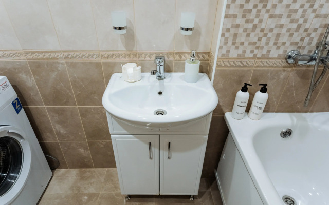Uyutnaya S Dizaynerskim Remontom V Novom Dome Flat