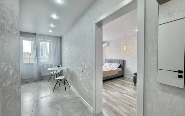 Квартира LikeHome на Братьев Хусаиновых 6