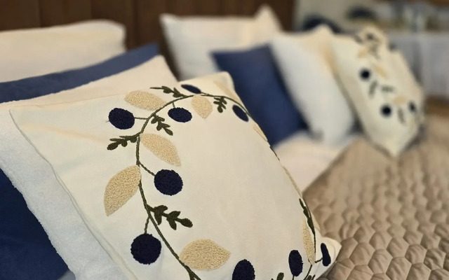 Квартира у Метpо Лaдoжская