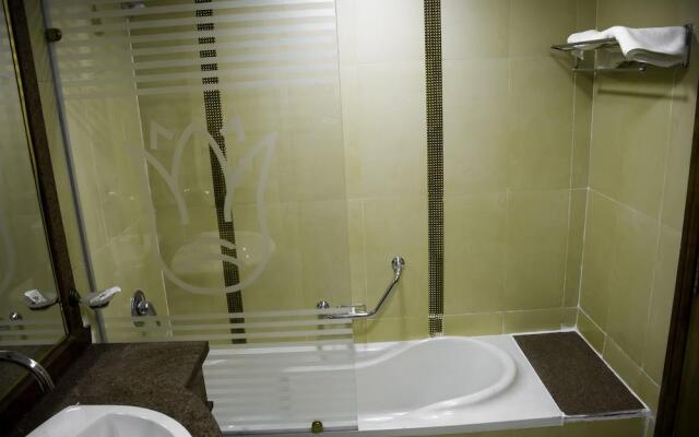 Regency Pyramids Hotel