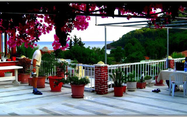 Akdeniz Pansiyon Bed&Breakfast
