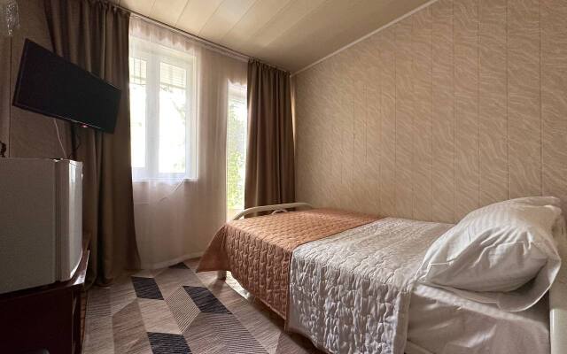 Come Inn na Klenovoy Guest House