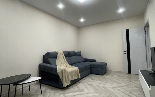 Квартира 2-комнатная квартира на улице Александра Курынова 4