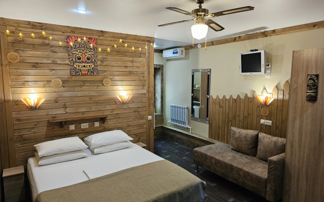 Lemon Joe Hotel
