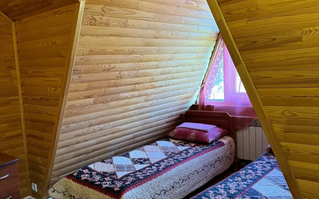 S Banej U Zvonnitsyi Monastyirya Privat House