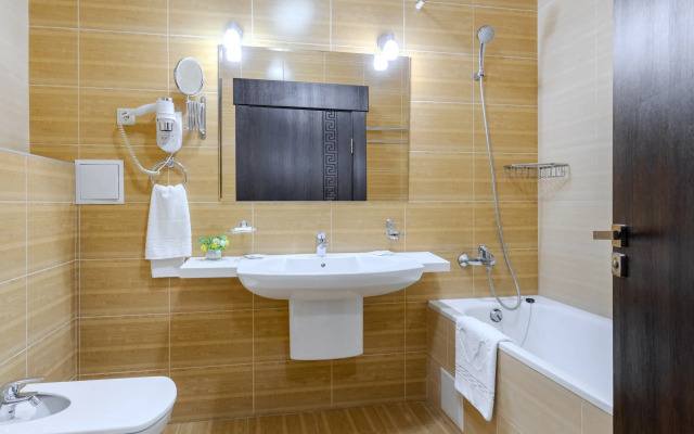 Avrora Hotel