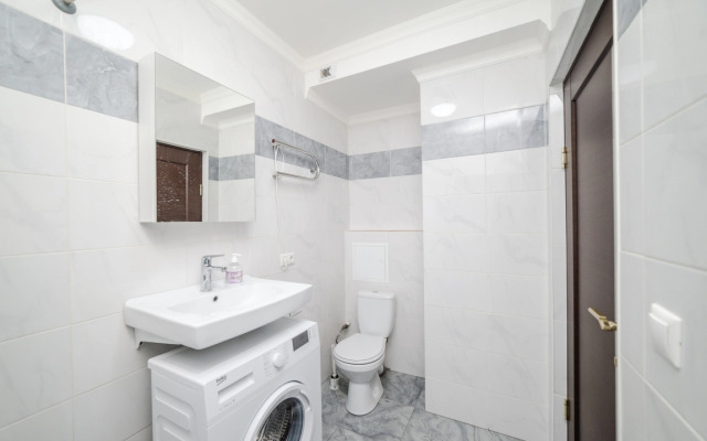 Apatrkhaus 7 na Initsiativnoy Apartment