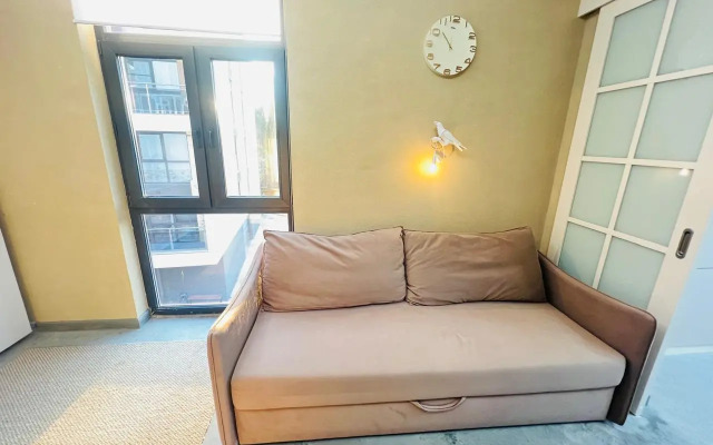 Chetyryokhmestnye apartamenty s balkonom ı basseynom na territorii Apartments