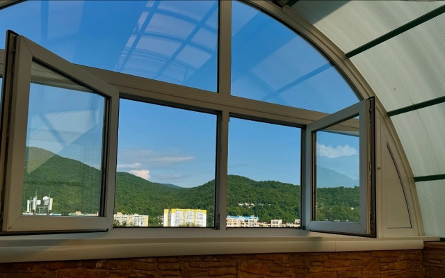 Taunkhaus S Vidom Na Gory Dom Solntsa Apartments