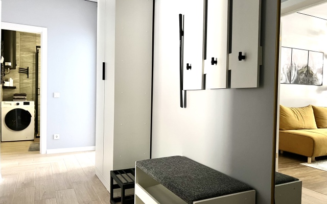 65 m udobnaya dlya semyi naprotiv Kazino s vidom na gory Flat