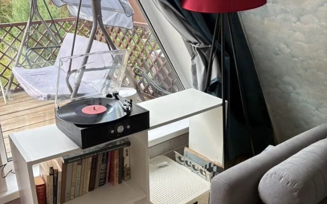 Частный дом А-фрeйм с баней и артезиaнским бaсceйном