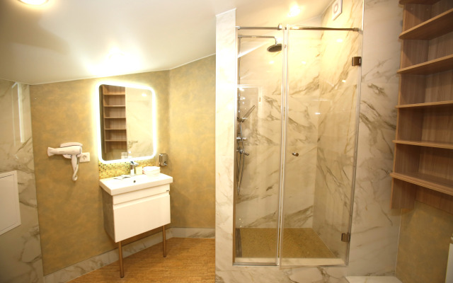 Dlya 8mi Gostey Nevsky 5 Apartment