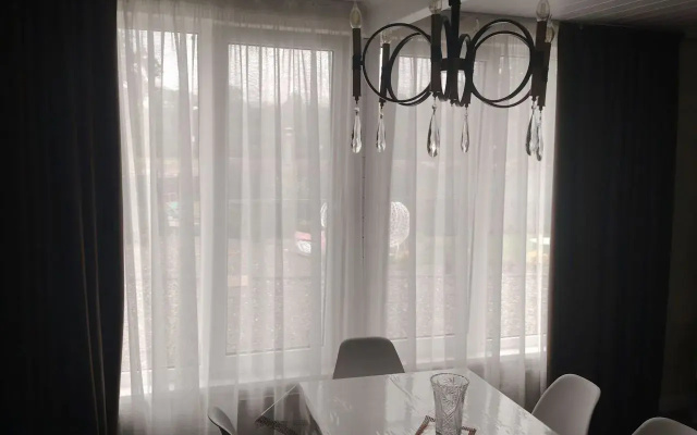 Castnyj dom u reki c vidom na gopy 3 Belaa Daca